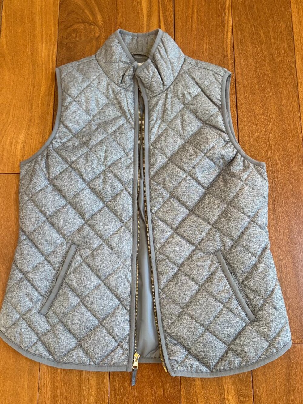 Old Navy heather grey textured diamond-quilted vest